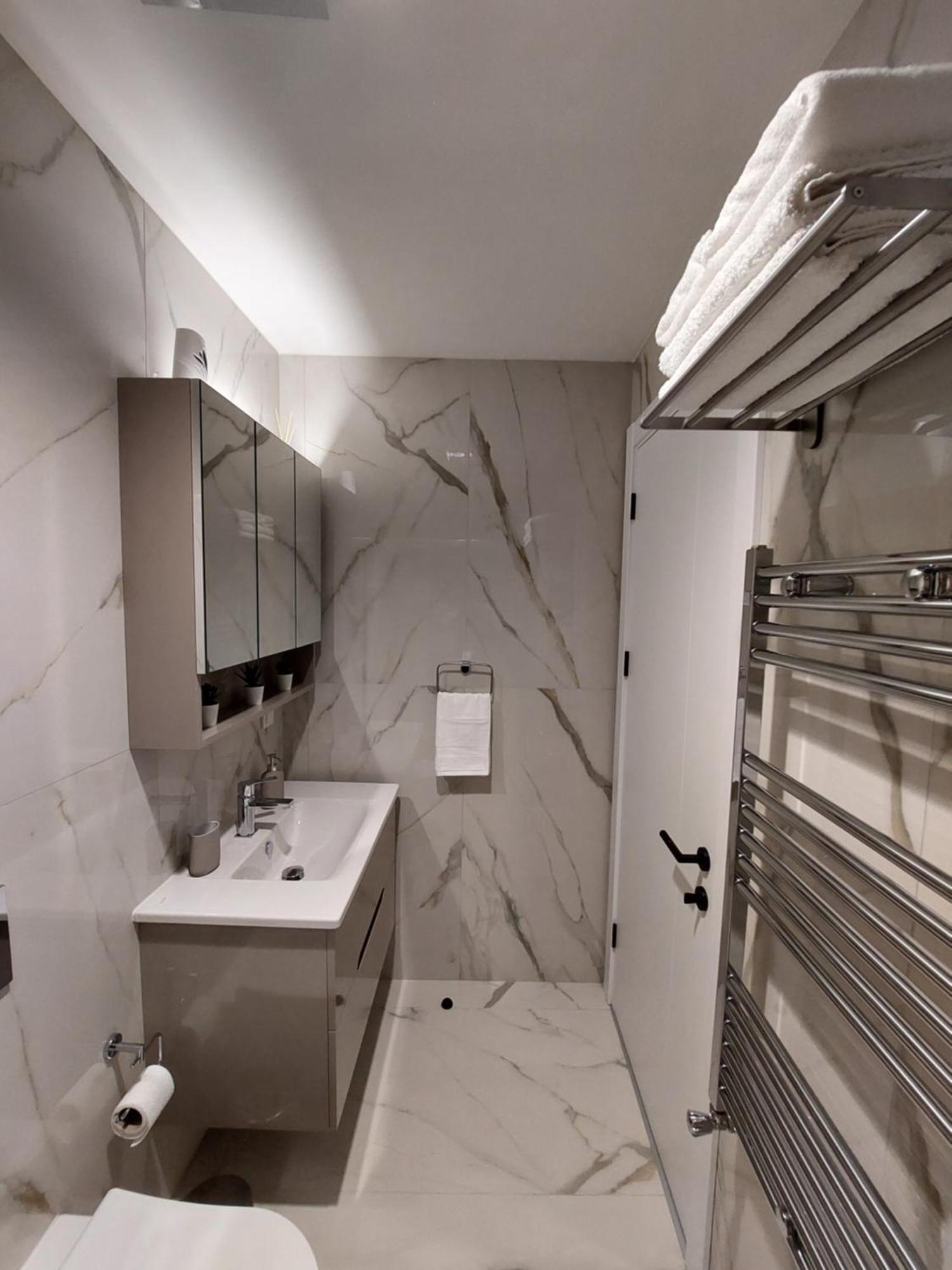 Divine 69 Luxury Apartment, Skopje City - Center, Diamond Residences, Free Parking Eksteriør bilde